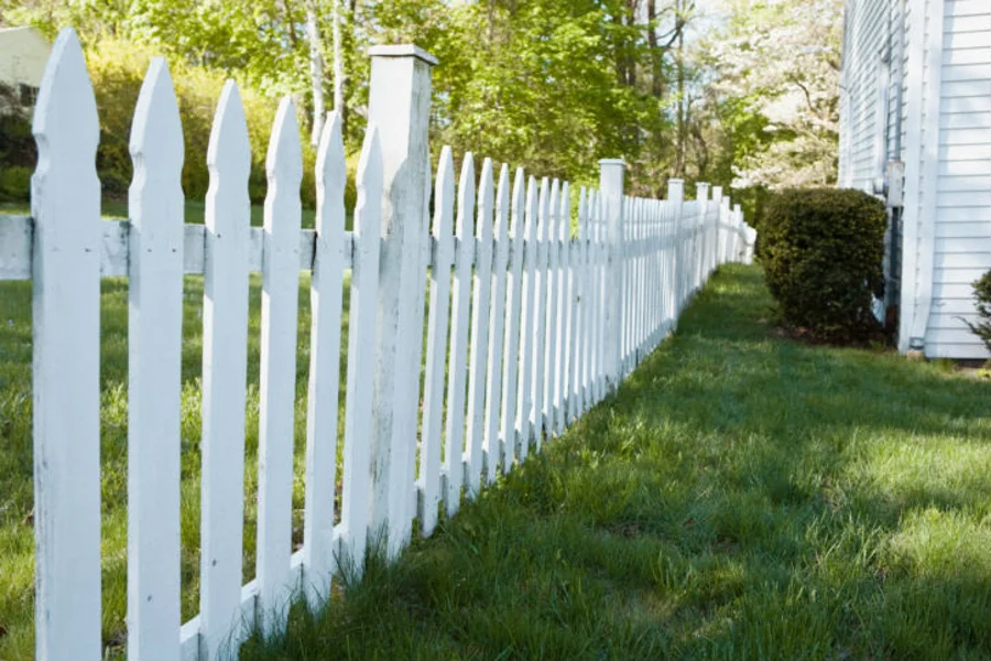 How Can You Benefit from Expert Fencing Services Nearby?