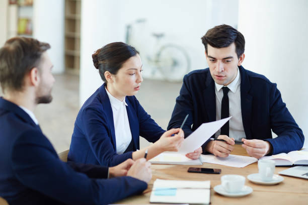 divestiture consultants