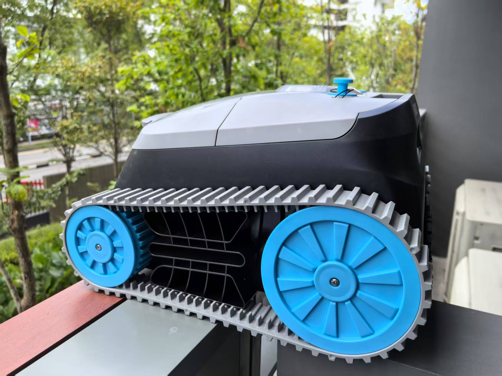 pool cleaning robot for walls and floor