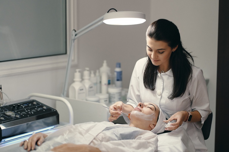 Exploring the Range of Services Offered by a Modern Skin Clinic