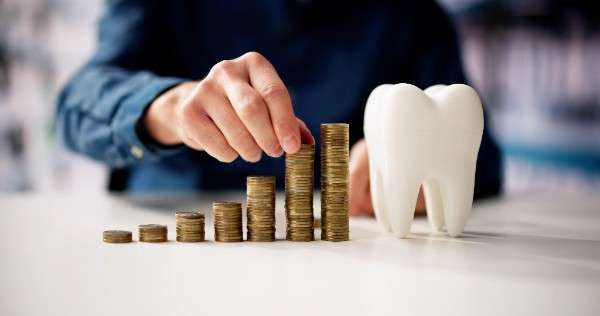 Dental-Implant.