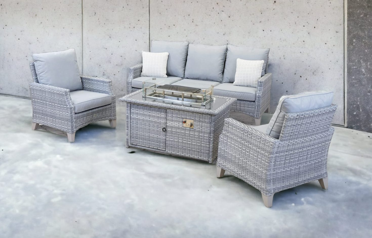 Create the Perfect Garden Lounge with the Rattan Windchester Sofa and Firepit Table