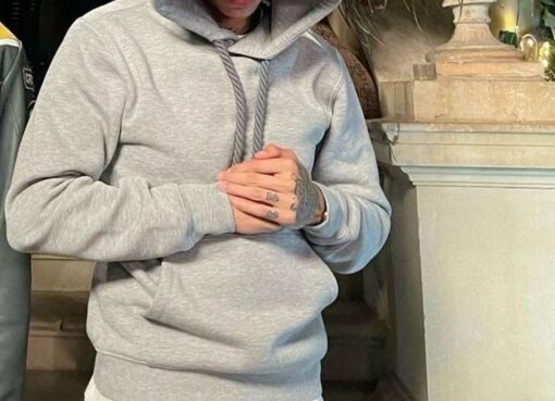 syna world hoodie
