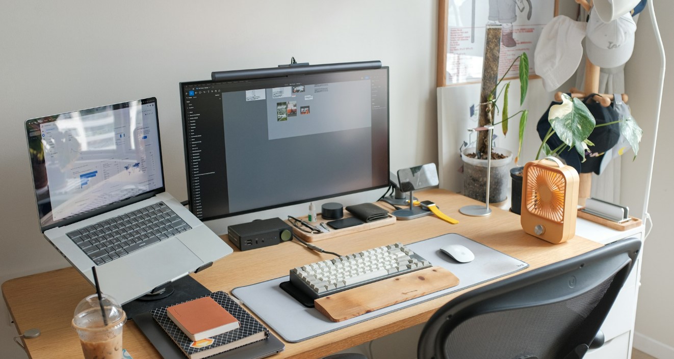 private hot office desk