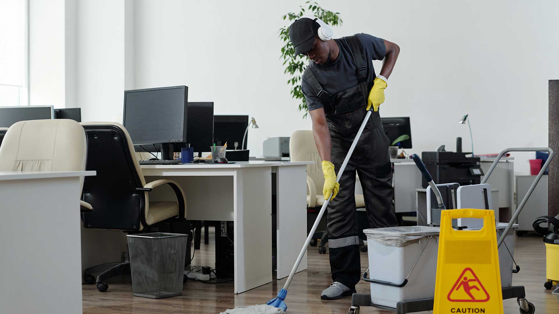 Office Cleaning vs. Commercial Janitorial Services in Edmonton: What’s Right for You?