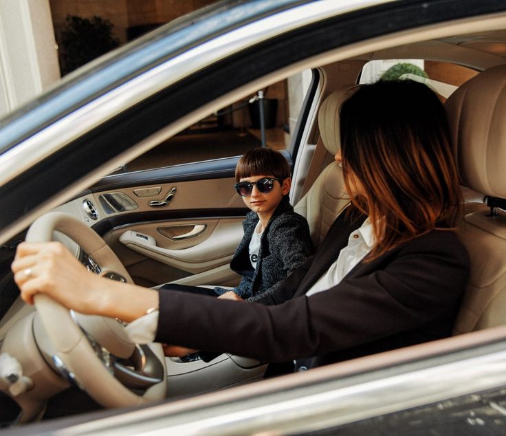 Trusted School Run Aveley with Professional Drivers