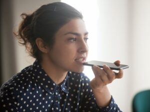 How Business Owners in USA Are Using iPhone Voice Recording Apps for Productivity-Hyena AI