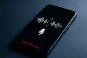 How Business Owners in USA Are Using iPhone Voice Recording Apps for Productivity-HyenaAI